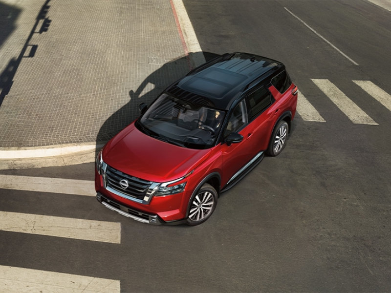 Old Orchard Nissan - A 2024 Nissan Pathfinder keeps drivers connected near Chicago IL