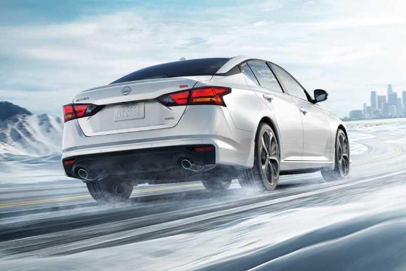 New Nissan lease dealer near Niles IL