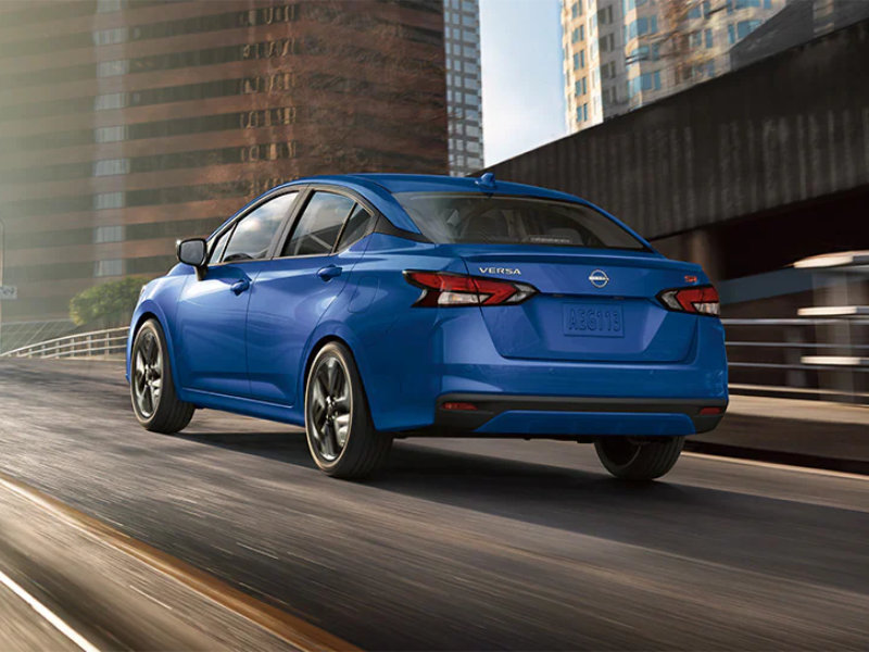 Upgrade your commute with the 2024 Nissan Versa near Glenview IL