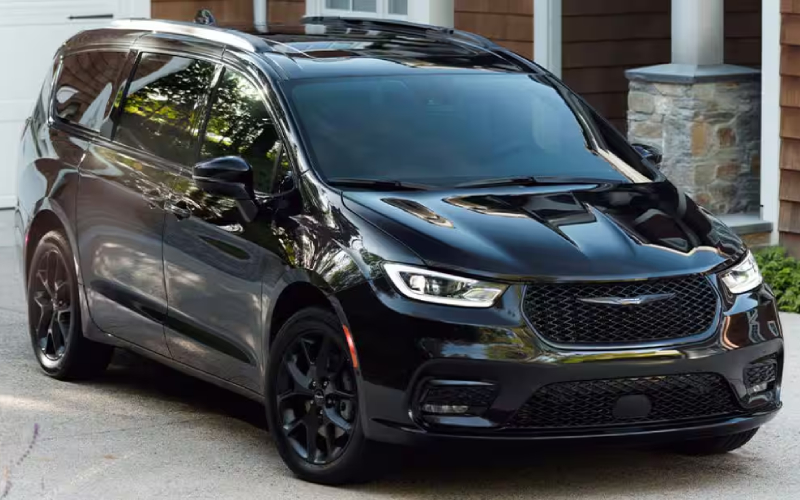 Chicago, IL - 2025 Chrysler Pacifica