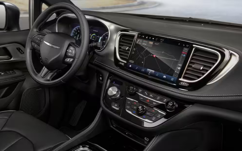 Chicago, IL - 2025 Chrysler Pacifica