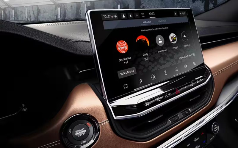 South Bend, IN - 2025 Jeep Compass's Interior