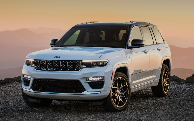 Unmatched Capability in the 2025 Jeep Grand Cherokee 4xe near St John IN Thomas Jeep of Highland