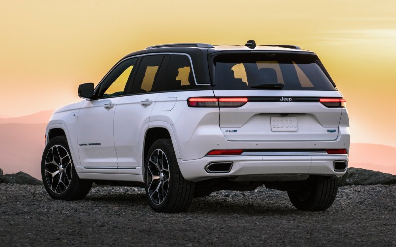 Highland, IN - 2025 Jeep Grand Cherokee 4xe's Exterior Highland, IN - 2025 Jeep Grand Cherokee 4xe's Exterior