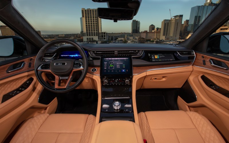 Highland, IN - 2025 Jeep Grand Cherokee 4xe's Interior Highland, IN - 2025 Jeep Grand Cherokee 4xe's Interior