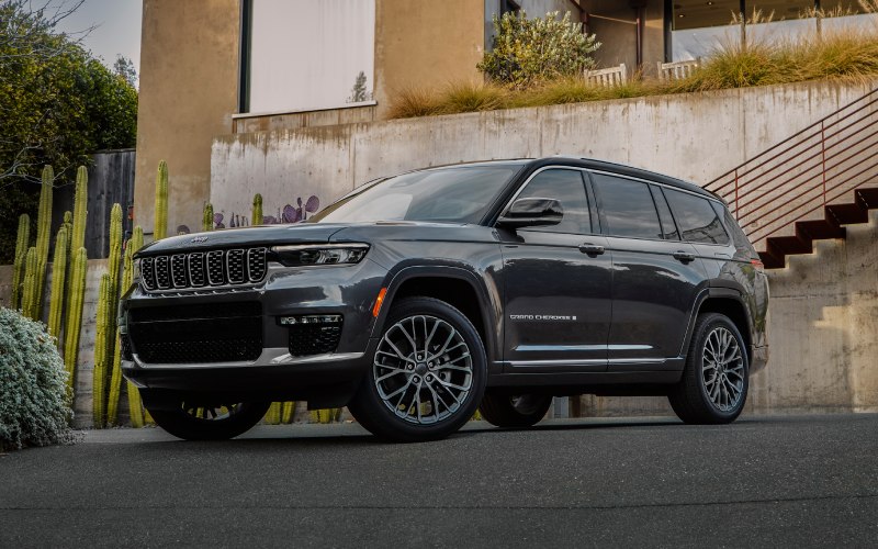 Why the 2025 Jeep Grand Cherokee L Summit Reserve is the Ultimate Family SUV near Crown Point, IN