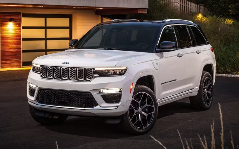 Discover the 2025 Jeep Grand Cherokee Overland near Crown Point, IN