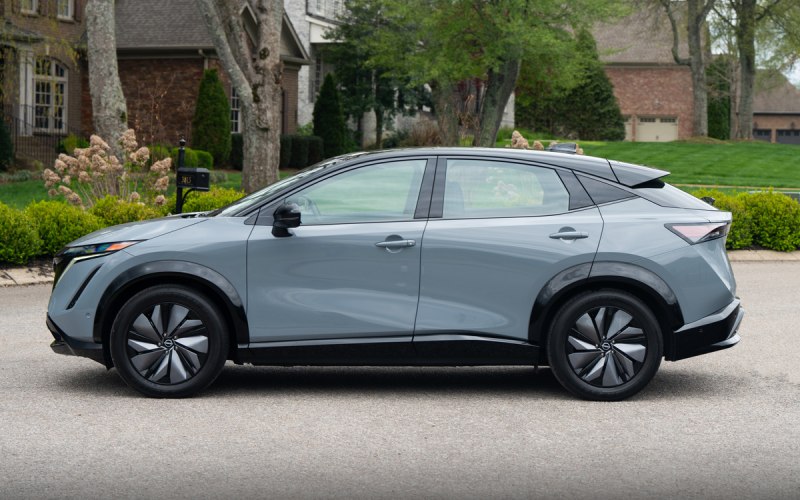 New Tech and Features in the 2025 Nissan ARIYA near Glenview, IL